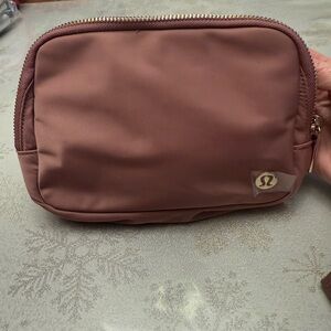 lululemon athletica Crossbody Bag in Mauve